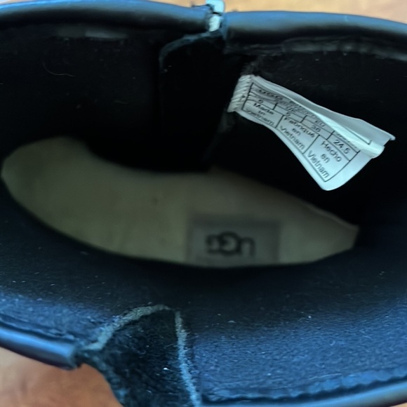 UGG Waterproof leather black Moto Boot with zipper Girl Size 6 - Picture 8 of 10